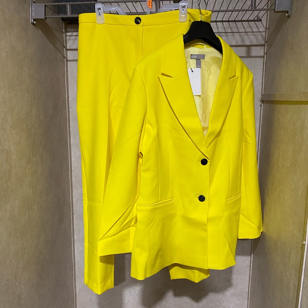 It takes a confident woman to pull this off👑